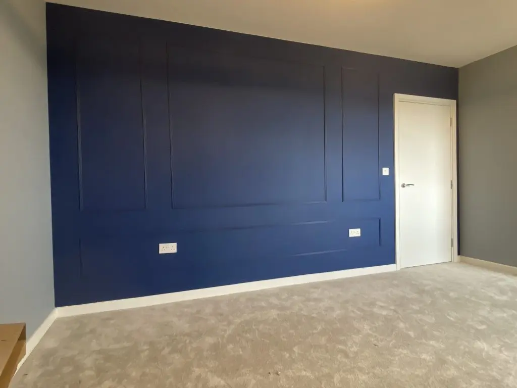 Feature wall panel moulding paint Dulux Sapphire Blue, Dulux Earl Blue