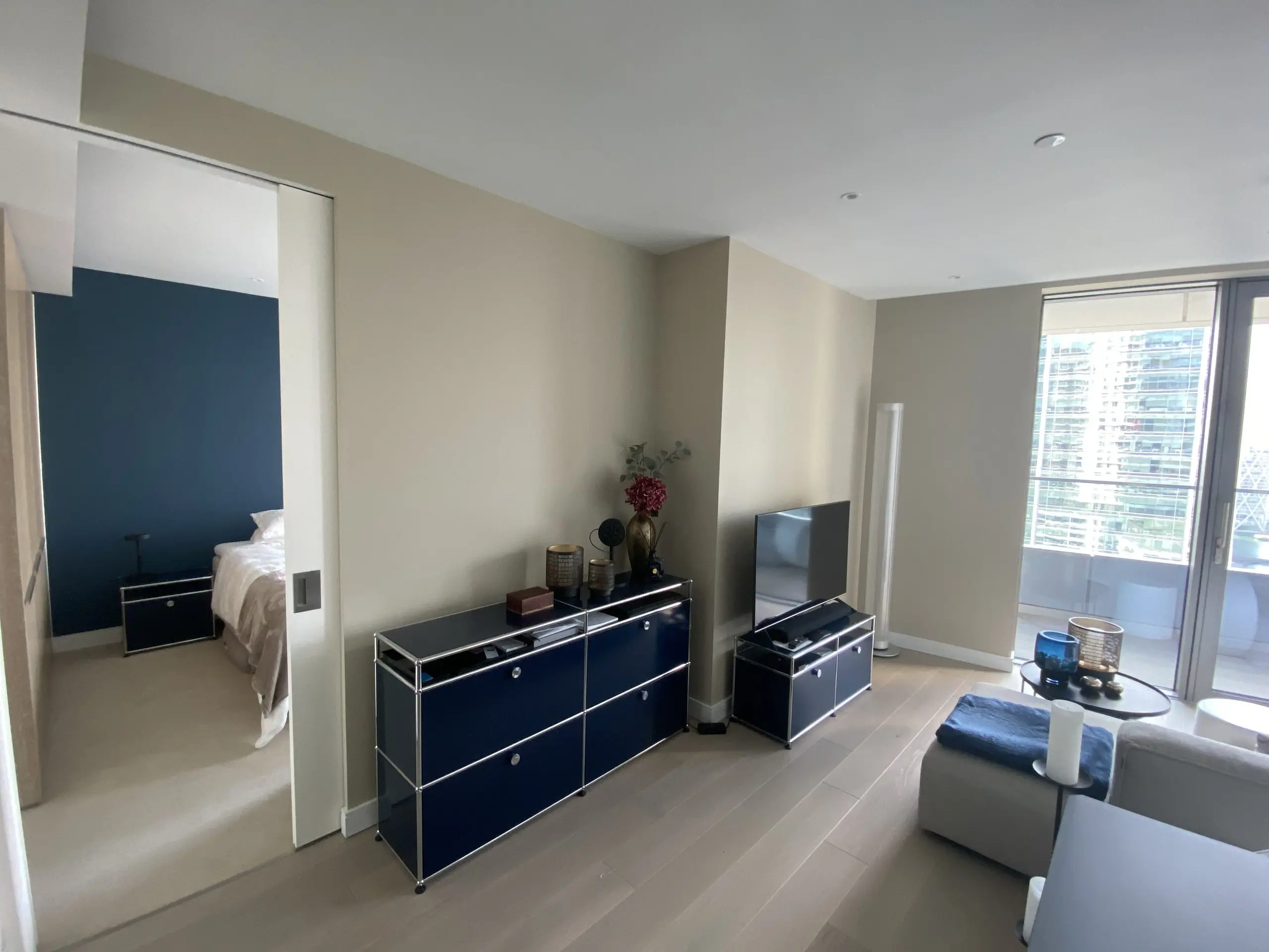living room feature wall, farrow ball dropcloth, canary wharf, london