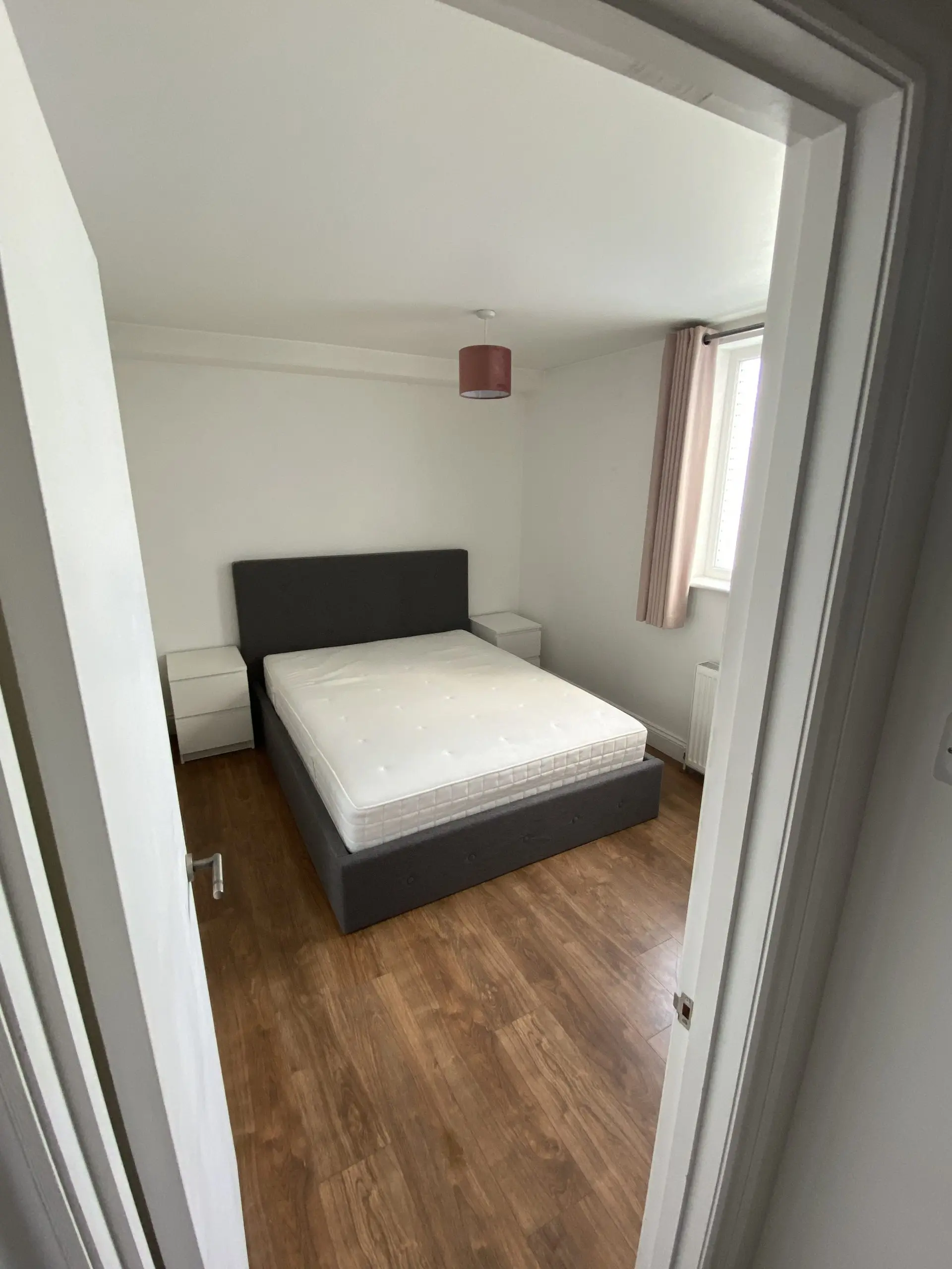 Image of completed bedroom decoration by Putney Painters and Decorators