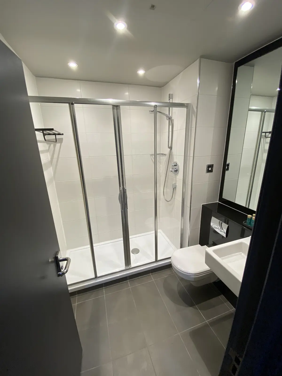 Image of hotel ensuite at DoubleTree by Hilton Kensington London
